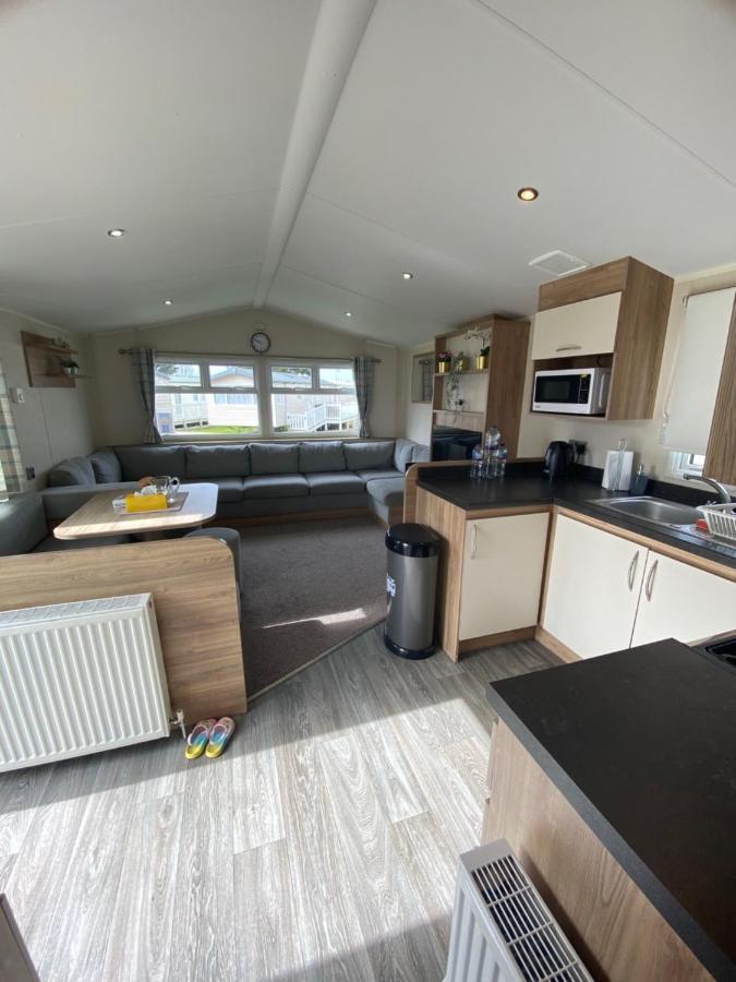 8 Bed Sun Decked Caravan Unlimited High Speed Wifi And Fun At Seawick Holiday Park Clacton-on-Sea Exterior photo